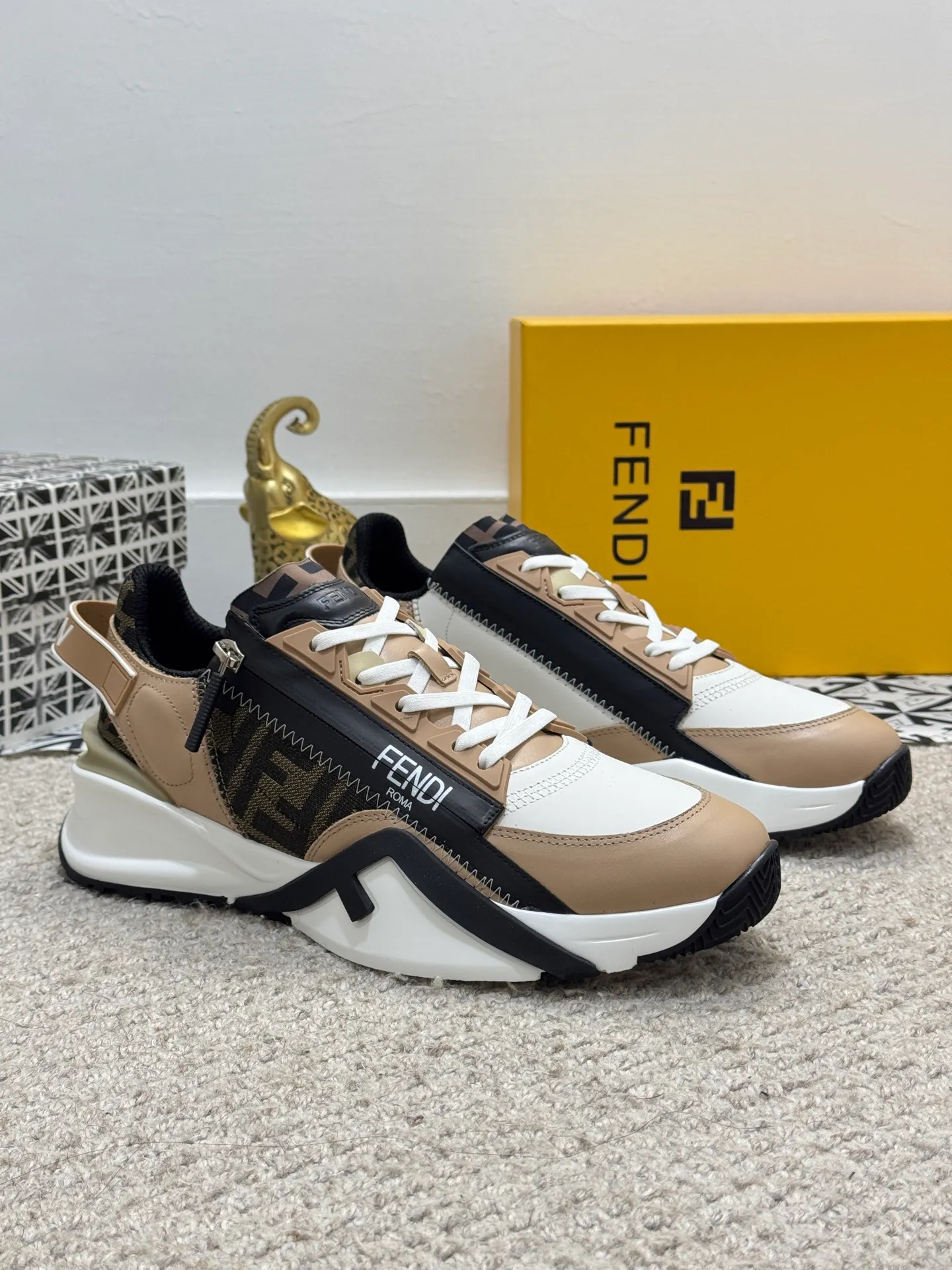 Men's men's shoes 💰520 [New style] 🦥🦥 Original quality - Fendi ◾️▫️F D🆕 Spring and summer new men's slip-on sneakers, with elastic straps, side zippers, and corrugated soles engraved with F. Embossed Fendi Flow lettering on the heel. Mixed material of high-tech fabric and black suede. FF graphic tongue. Ultra-light and wear-resistant EVA sole. Size: 38-44 (45 customized